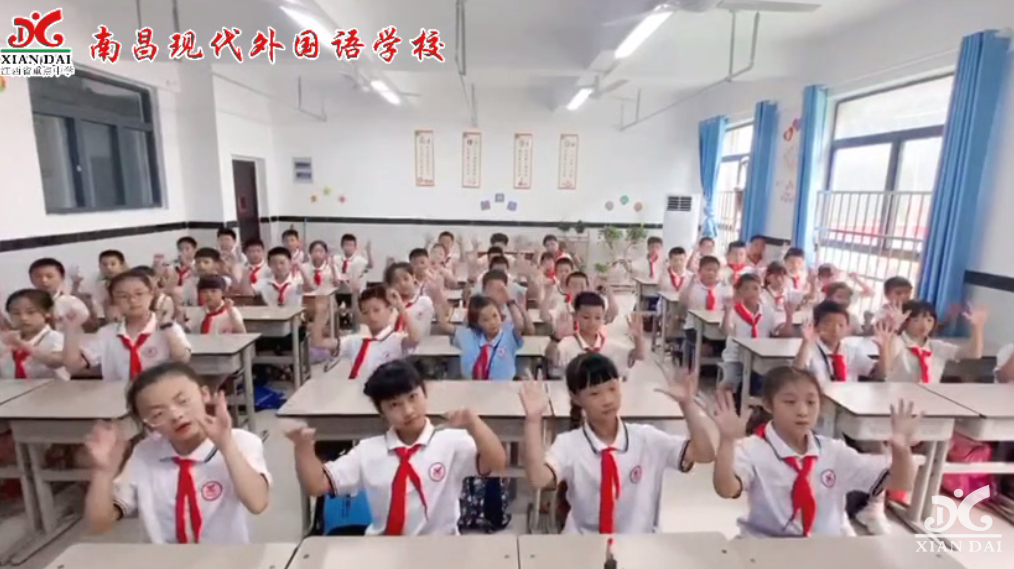 南昌现代外国语学校小学部《万疆》手势舞，献礼祖国72周年华诞！