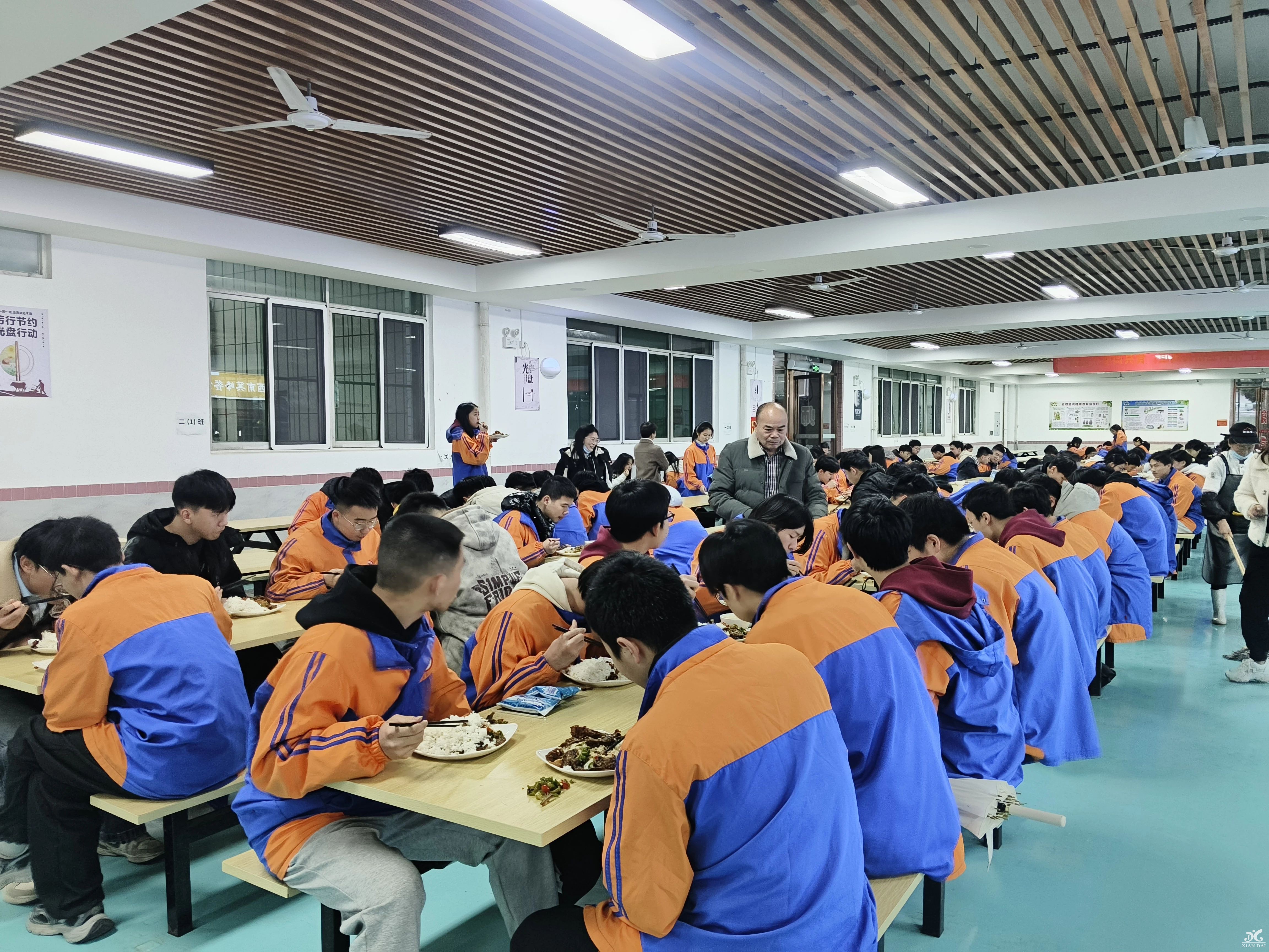 一模百强学子共享荣誉晚餐，校长暖心寄语点燃奋斗热情~~